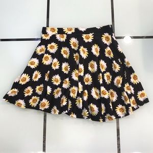 Sunflower pattern black skirt